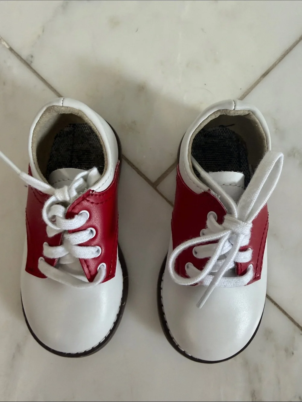 Footmates Cheer red and white leather lace up saddle shoes baby toddler size 6